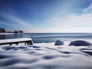 MAISON AMAND - Am See mit Privatstrand