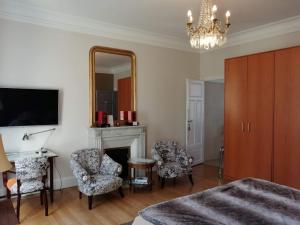 B&B / Chambres d'hotes Chambres d'Hotes Cote Parc-Cote Jardin avec parking prive gratuit : photos des chambres