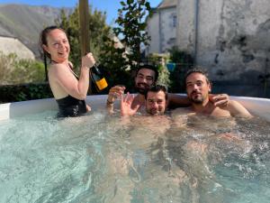 Appartements Le petit Monrepos avec jacuzzi nordique : photos des chambres