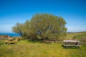 Polrunny Farm Blackberry Cottage - Cornwall bliss in sight of the sea