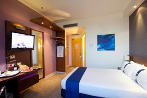 Standard Double Room with Sofa Bed room in Holiday Inn Express Reggio Emilia