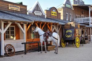Wild West Deluxe Double Room with Balcony room in El Paso City - House in Zlatibor village