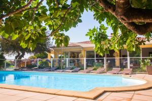 Villas maison kiwi avec piscine chauffee terrasse jardin et bbq a Calvi : photos des chambres