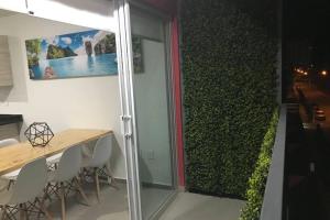 Departamento con BONITA VISTA , BALCÓN y ALBERCA !! en CERRITOS - 406 A -