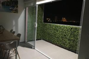 Departamento con BONITA VISTA , BALCÓN y ALBERCA !! en CERRITOS - 406 A -