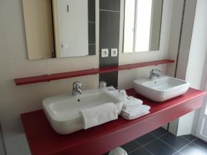 Hotels Cit'Hotel de La Vallee : photos des chambres