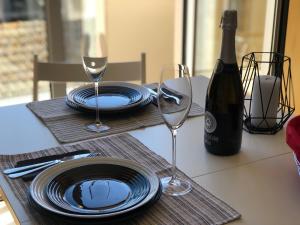 kings tower by Férias em Figueira