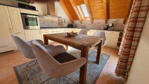 Cafe Altmühl, Ferienwohnungen Gästehaus Krimhilde direkt am Wasser