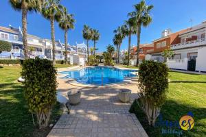 Laguna Townhouse overlooking Communal Pool LOM01