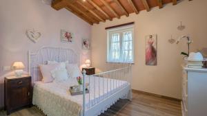 Ai Due Cuori 4, Emma Villas