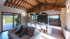 Borgo Da Monte 8, Emma Villas