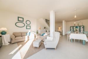 CASA DI EOLO 8&2, Emma Villas