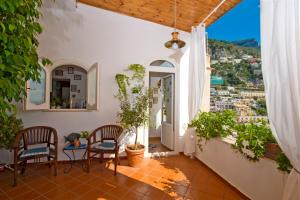 CASA NOEMI 4&2, Emma Villas