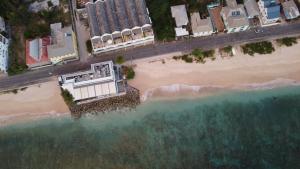 Carib Edge AC beach penthouse, near amenities