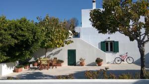 Majestic Blue - House with garden! Milos Greece