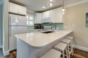 Two-Bedroom Apartment room in 45 Chateau Road by BlueSwell