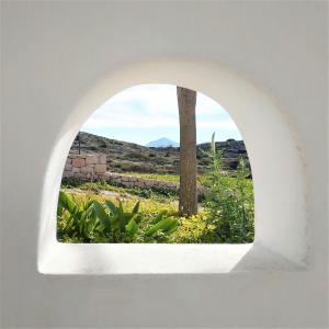 Majestic Blue - House with garden! Milos Greece