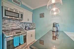 Corpus Christi Escape Pool and Direct Beach Access!