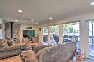 House with Private Deck on the Rock Creek Reservoir! - Dufur