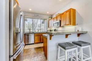 Eagle Crest Modern Escape