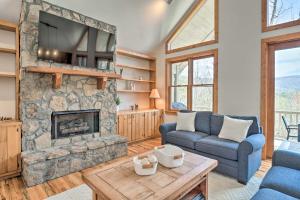 Sapphire Retreat with 2 Decks, Views and Resort Access