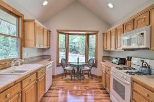 Sapphire Retreat with 2 Decks, Views and Resort Access