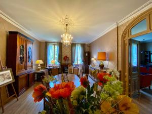 B&B / Chambres d'hotes Demeure Saint Louis Historic manor, City 700m, parking,A C,Clim,WIFI, heated pool, city view : photos des chambres
