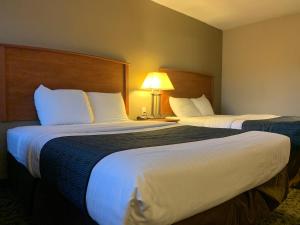 Queen Room with Two Queen Beds room in Sunset Inn - John Day