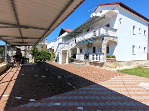 Apartments Ana - 120m from beach