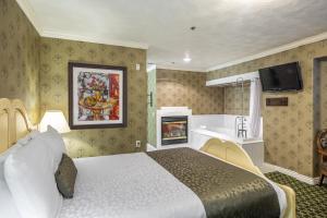 Superior Queen Room with Spa Bath - No pets room in Canyons Boutique Hotel - A Canyons Collection Property