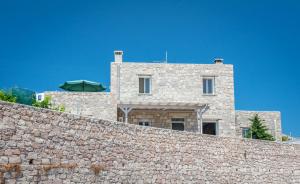 Stone House Yiota Milos Greece