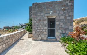 Stone House Yiota Milos Greece