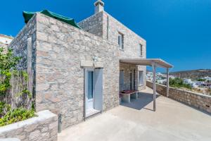 Stone House Yiota Milos Greece