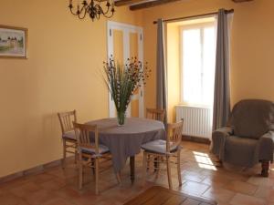 Maisons de vacances Gite Lerne, 4 pieces, 5 personnes - FR-1-381-486 : photos des chambres