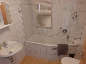 Gästehaus Apartments B & B27 und Pension Waldhorn