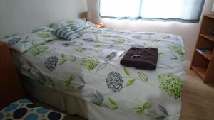  Double Room room in Room in Guest room - Double with shared bathroom sleeps 1-2 located 5 minutes from Heathrow dsbyr