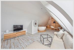 Amazing BIG LOFT with Seaview 800m to beach