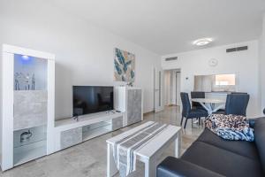 Ocean View Apartment with AC, Pool, Playa Arena PA05