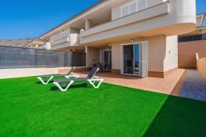 Ocean View Apartment with AC, Pool, Playa Arena PA05