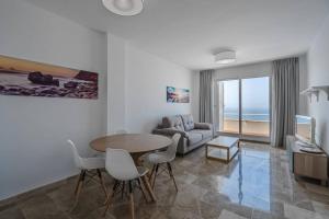 One-Bedroom Apartment room in Amazing apartment with sea views PA06