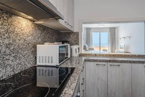 Amazing apartment with sea views and AC, PA06
