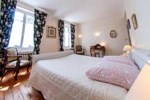 B&B / Chambres d'hotes Au Puy Des Verites : Chambre Double avec Salle de Bains Privative