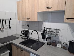 Radosna Zatoka Domki mobilne i drewniane z ogródkami apartamenty namioty