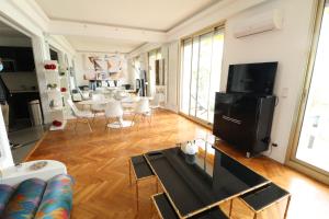 Beautiful 3 bedroom. Direct sea view. 401