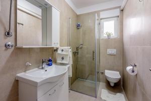 ADRIJANA I MIROSLAVA