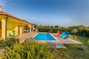 Delightful villa with pool for 6 persons 