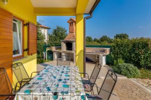 Delightful villa with pool for 6 persons 