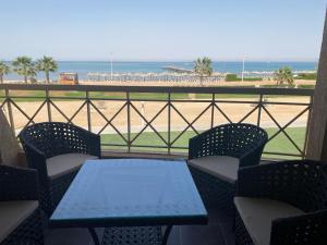 Porto South Beach Royal Sea view families صف اول بحر مباشر