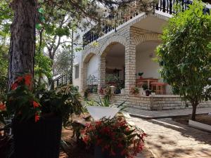 Apartments Snjezana - 3hvězdičkové hotely ve městě Jezera