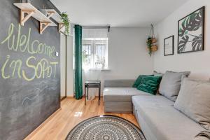 Apartament w Dolnym Sopocie w przyziemiu by Grand Apartments